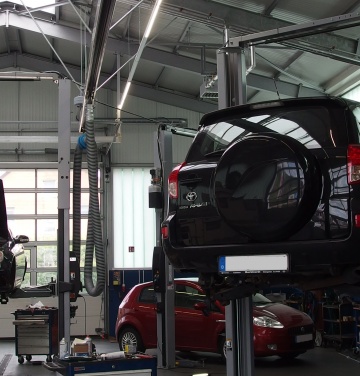 Einblick in die Kfz-Werkstatt Einblick in die Kfz-Werkstatt